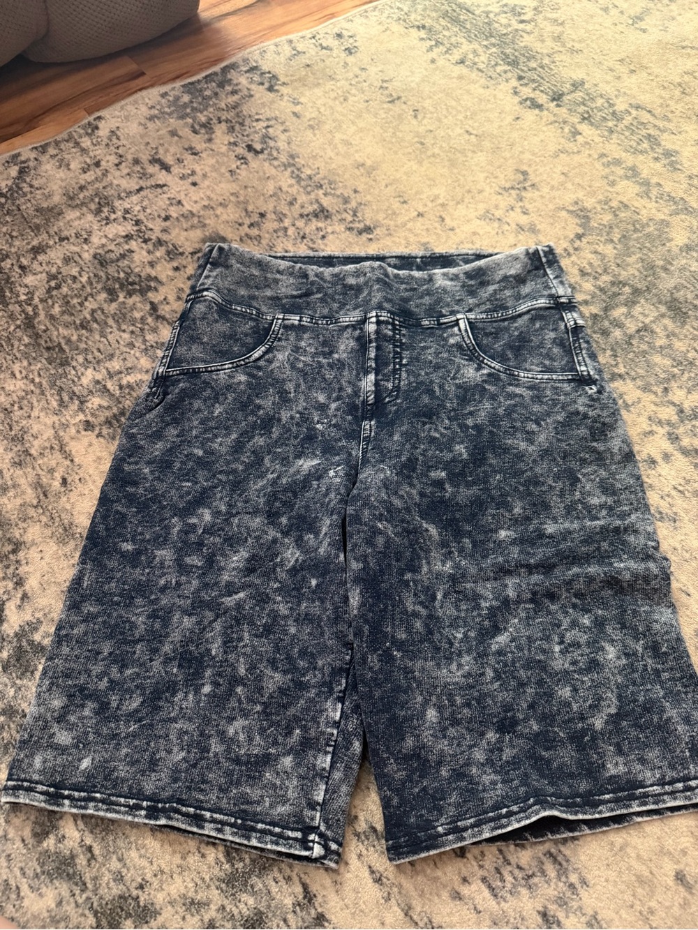 HUE Women’s Black Acid-Wash Jean Shorts